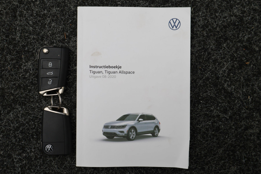 Volkswagen Tiguan Allspace 1.5 TSI DSG Highline Business R-Line 7p. Camera, Apple CarPlay, Panoramdak, Elek. Trekhaak, Virtual Cockpit, LED, 19"
