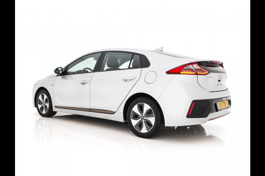 Hyundai IONIQ Comfort EV {SoH-94%} (INCL-BTW) Aut. *ADAPTIVE-CRUISE | DIGI-COCKPIT | SHIFTPADDLES | LANE-ASSIST | CCS-FASTLOADER | CRUISE | CAMERA | KEYLESS | DAB+ | NAVI-FULLMAP | ECC | PDC | 16"*