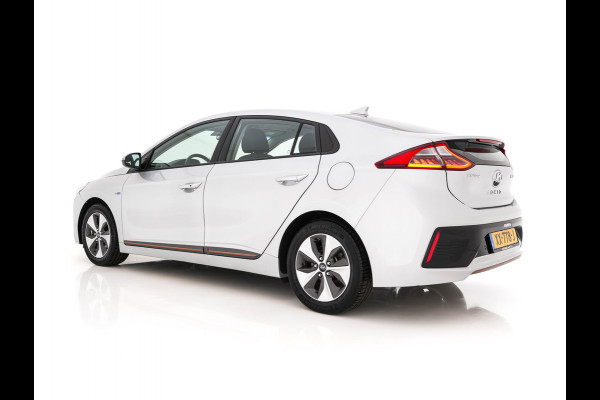 Hyundai IONIQ Comfort EV {SoH-94%} (INCL-BTW) Aut. *ADAPTIVE-CRUISE | DIGI-COCKPIT | SHIFTPADDLES | LANE-ASSIST | CCS-FASTLOADER | CRUISE | CAMERA | KEYLESS | DAB+ | NAVI-FULLMAP | ECC | PDC | 16"*
