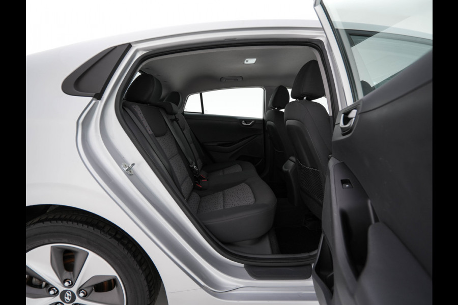 Hyundai IONIQ Comfort EV {SoH-94%} (INCL-BTW) Aut. *ADAPTIVE-CRUISE | DIGI-COCKPIT | SHIFTPADDLES | LANE-ASSIST | CCS-FASTLOADER | CRUISE | CAMERA | KEYLESS | DAB+ | NAVI-FULLMAP | ECC | PDC | 16"*