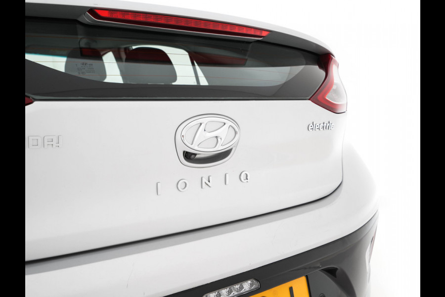 Hyundai IONIQ Comfort EV {SoH-94%} (INCL-BTW) Aut. *ADAPTIVE-CRUISE | DIGI-COCKPIT | SHIFTPADDLES | LANE-ASSIST | CCS-FASTLOADER | CRUISE | CAMERA | KEYLESS | DAB+ | NAVI-FULLMAP | ECC | PDC | 16"*