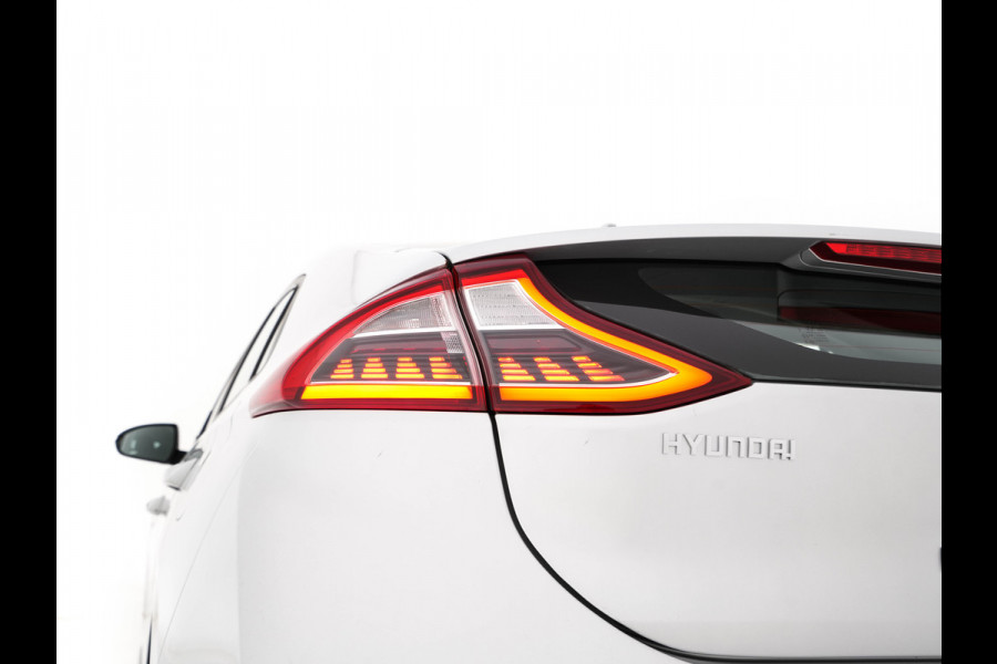 Hyundai IONIQ Comfort EV {SoH-94%} (INCL-BTW) Aut. *ADAPTIVE-CRUISE | DIGI-COCKPIT | SHIFTPADDLES | LANE-ASSIST | CCS-FASTLOADER | CRUISE | CAMERA | KEYLESS | DAB+ | NAVI-FULLMAP | ECC | PDC | 16"*