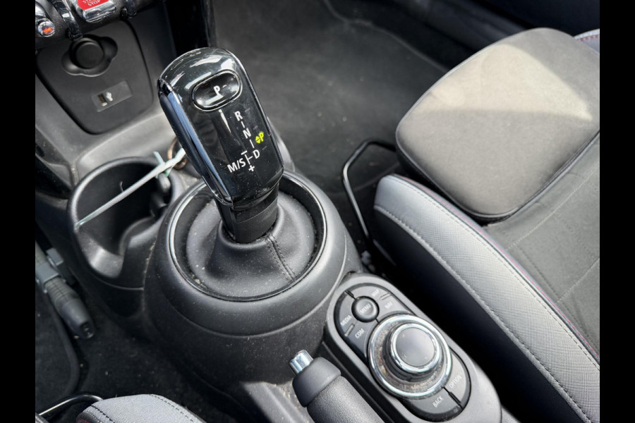 MINI 3-deurs 1.5 Cooper John Cooper Works | Panoramadak | Camera | Harmon Kardon | DAB |