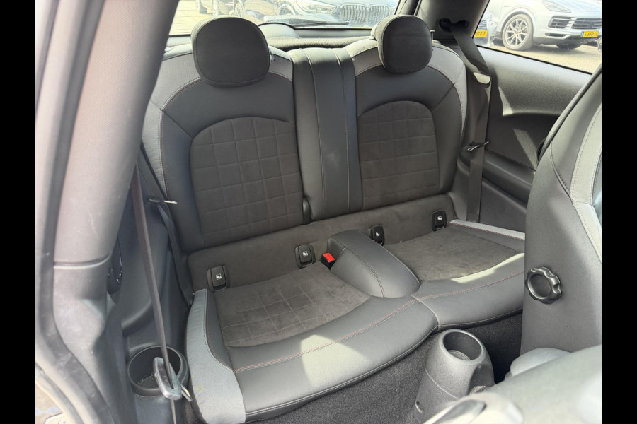 MINI 3-deurs 1.5 Cooper John Cooper Works | Panoramadak | Camera | Harmon Kardon | DAB |