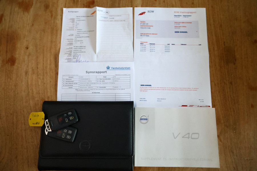 Volvo V40 2.0 T5 R-Design AVM NAVI CLIMA CRUISE PDC STOELVERWARMING "18