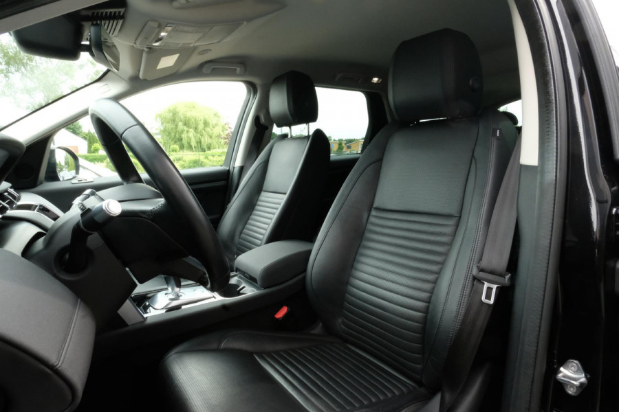 Land Rover Discovery Sport P300e 1.5 S 309 PK | 360 graden camera | Lederen bekleding | SOH 92,3% | Elektrische Stoelen | Navigatie | DAB