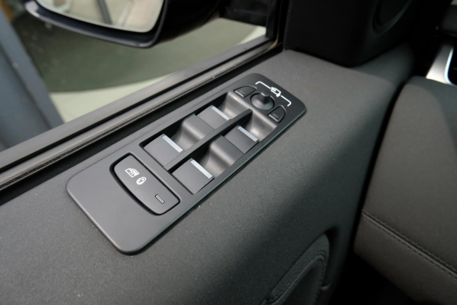 Land Rover Discovery Sport P300e 1.5 S 309 PK | 360 graden camera | Lederen bekleding | SOH 92,3% | Elektrische Stoelen | Navigatie | DAB