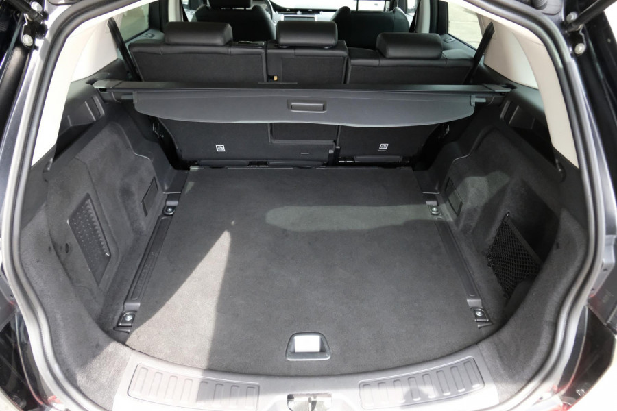 Land Rover Discovery Sport P300e 1.5 S 309 PK | 360 graden camera | Lederen bekleding | SOH 92,3% | Elektrische Stoelen | Navigatie | DAB