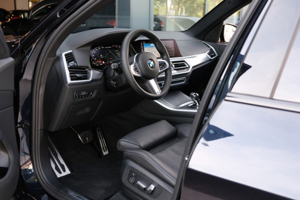 BMW X5 M50i High Executive |84.464km| 530pk V8 *Panodak/Leder/Camera/21 Inch Breedset
