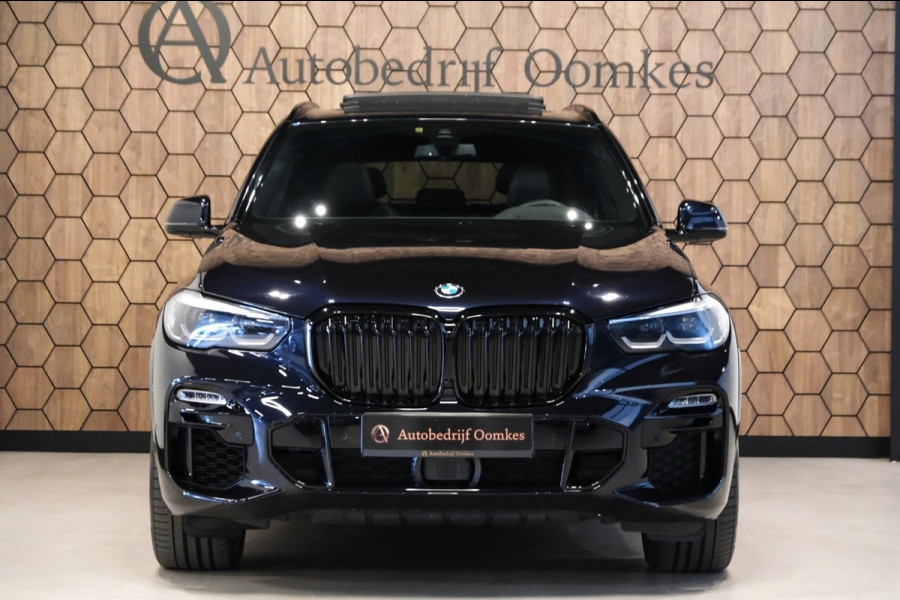 BMW X5 M50i High Executive |84.464km| 530pk V8 *Panodak/Leder/Camera/21 Inch Breedset
