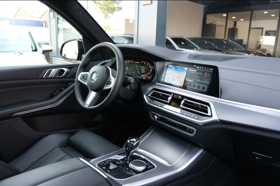 BMW X5 M50i High Executive |84.464km| 530pk V8 *Panodak/Leder/Camera/21 Inch Breedset