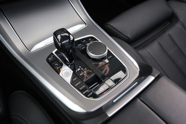 BMW X5 M50i High Executive |84.464km| 530pk V8 *Panodak/Leder/Camera/21 Inch Breedset