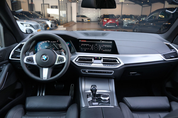 BMW X5 M50i High Executive |84.464km| 530pk V8 *Panodak/Leder/Camera/21 Inch Breedset
