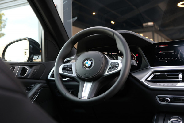 BMW X5 M50i High Executive |84.464km| 530pk V8 *Panodak/Leder/Camera/21 Inch Breedset