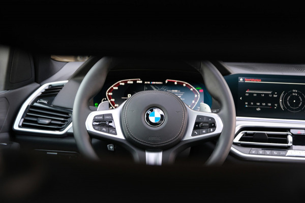 BMW X5 M50i High Executive |84.464km| 530pk V8 *Panodak/Leder/Camera/21 Inch Breedset