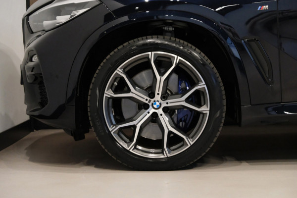 BMW X5 M50i High Executive |84.464km| 530pk V8 *Panodak/Leder/Camera/21 Inch Breedset