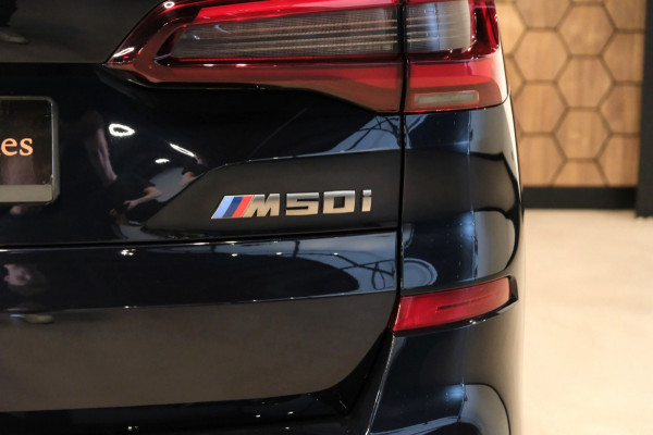 BMW X5 M50i High Executive |84.464km| 530pk V8 *Panodak/Leder/Camera/21 Inch Breedset