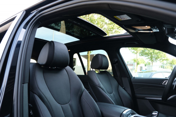 BMW X5 M50i High Executive |84.464km| 530pk V8 *Panodak/Leder/Camera/21 Inch Breedset