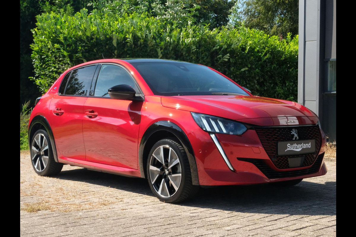Peugeot e-208 EV GT Pack 50 kWh 136 PK | Panoramadak | Stoelverwarming | SOH 90,8% | Achteruitrijcamera | ACC inclusief Stop&Go-functie