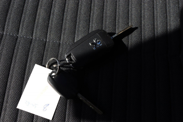 Peugeot 208 1.2 PureTech 74kw Active Pack Org.NL pdc navigatie carplay