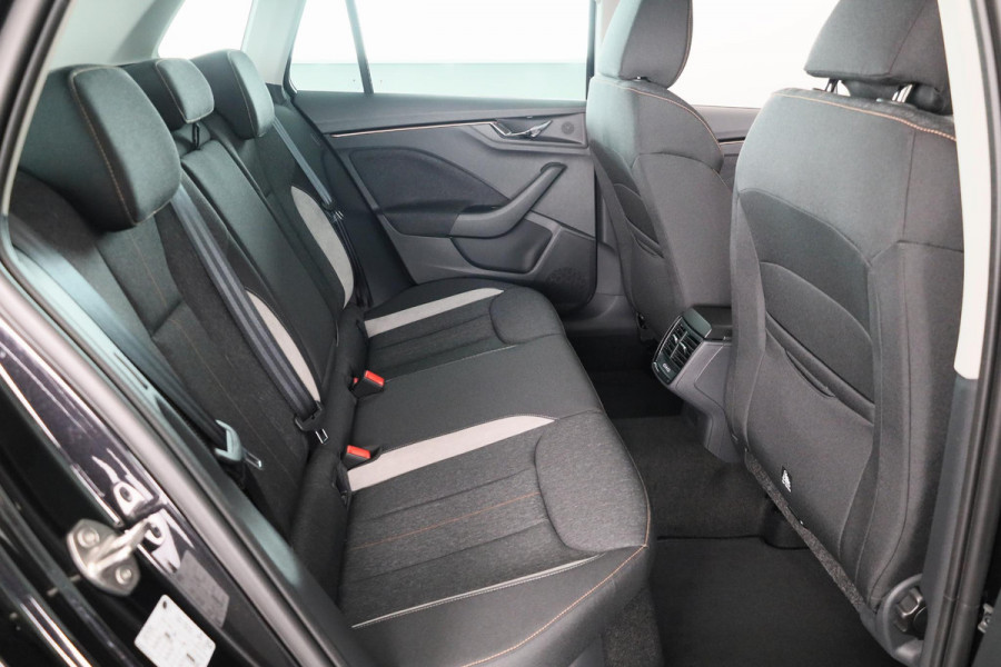 Škoda Kamiq Business Edition 1.0 TSI 115pk DSG  | Adaptive Cruise Control | Dode hoek sensoren | Winter pakket