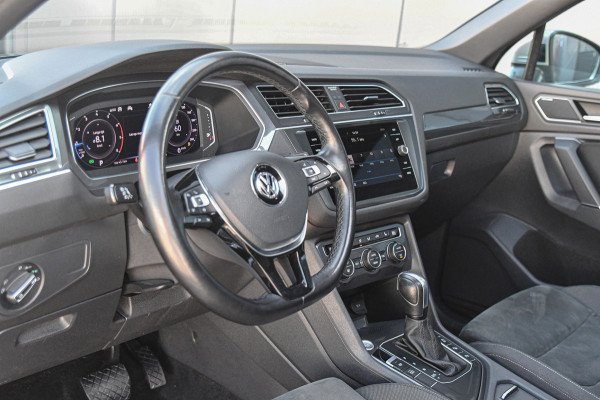 Volkswagen Tiguan Allspace 1.5 TSI R-Line, 7 persoons, Pano, Massage, Dynaudio, ACC, Camera, Dodehoek, Virtual, Trekhaak!