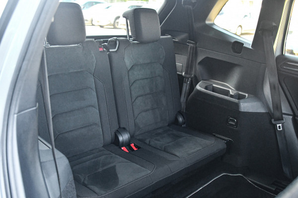 Volkswagen Tiguan Allspace 1.5 TSI R-Line, 7 persoons, Pano, Massage, Dynaudio, ACC, Camera, Dodehoek, Virtual, Trekhaak!