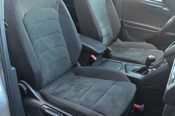 Volkswagen Tiguan Allspace 1.5 TSI R-Line, 7 persoons, Pano, Massage, Dynaudio, ACC, Camera, Dodehoek, Virtual, Trekhaak!
