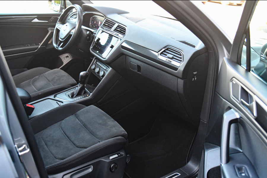 Volkswagen Tiguan Allspace 1.5 TSI R-Line, 7 persoons, Pano, Massage, Dynaudio, ACC, Camera, Dodehoek, Virtual, Trekhaak!