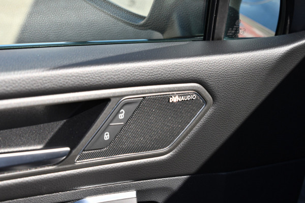 Volkswagen Tiguan Allspace 1.5 TSI R-Line, 7 persoons, Pano, Massage, Dynaudio, ACC, Camera, Dodehoek, Virtual, Trekhaak!