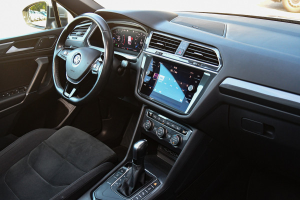 Volkswagen Tiguan Allspace 1.5 TSI R-Line, 7 persoons, Pano, Massage, Dynaudio, ACC, Camera, Dodehoek, Virtual, Trekhaak!