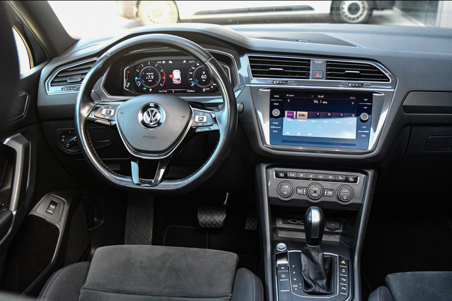 Volkswagen Tiguan Allspace 1.5 TSI R-Line, 7 persoons, Pano, Massage, Dynaudio, ACC, Camera, Dodehoek, Virtual, Trekhaak!
