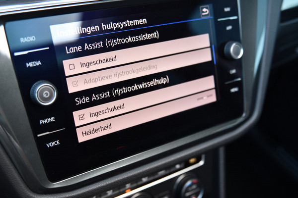 Volkswagen Tiguan Allspace 1.5 TSI R-Line, 7 persoons, Pano, Massage, Dynaudio, ACC, Camera, Dodehoek, Virtual, Trekhaak!