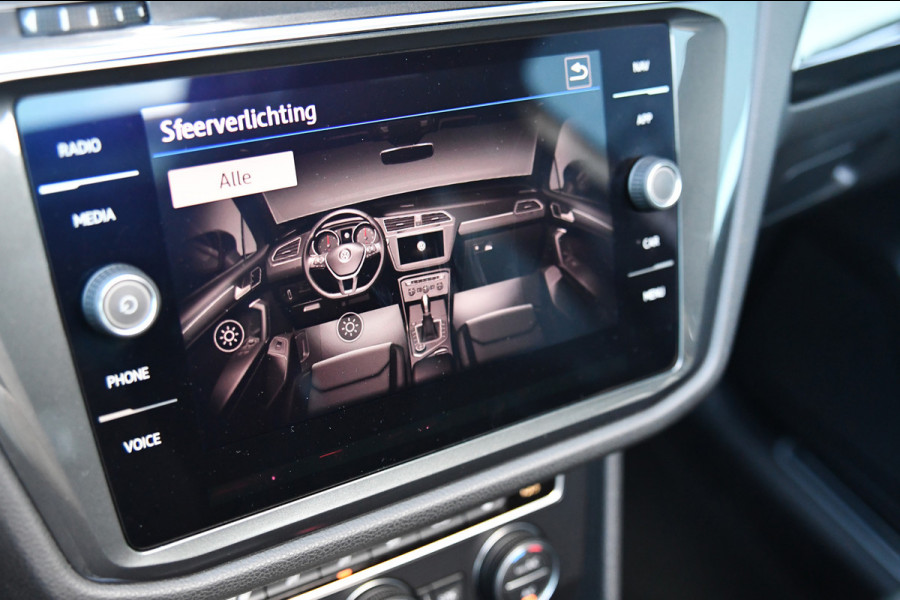 Volkswagen Tiguan Allspace 1.5 TSI R-Line, 7 persoons, Pano, Massage, Dynaudio, ACC, Camera, Dodehoek, Virtual, Trekhaak!