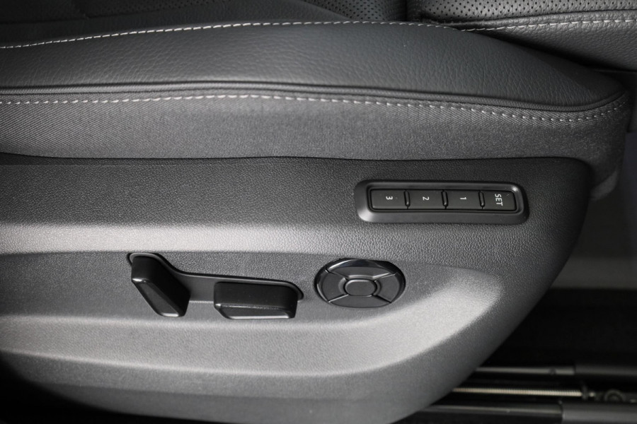 Škoda Kodiaq Business Edition 1.5 TSI PHEV 204 pk Panoramadak | Zwart Leder | Comfort Pakket | Led Matrix  | 20"licht metalen velgen | Canton Sound | Winter pakket | 360° camera