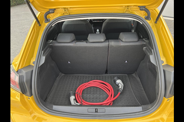 Peugeot e-208 EV Active Pack 50 kWh | 3-fase! | Rijklaar geleverd incl 12 maanden BOVAG garantie! |