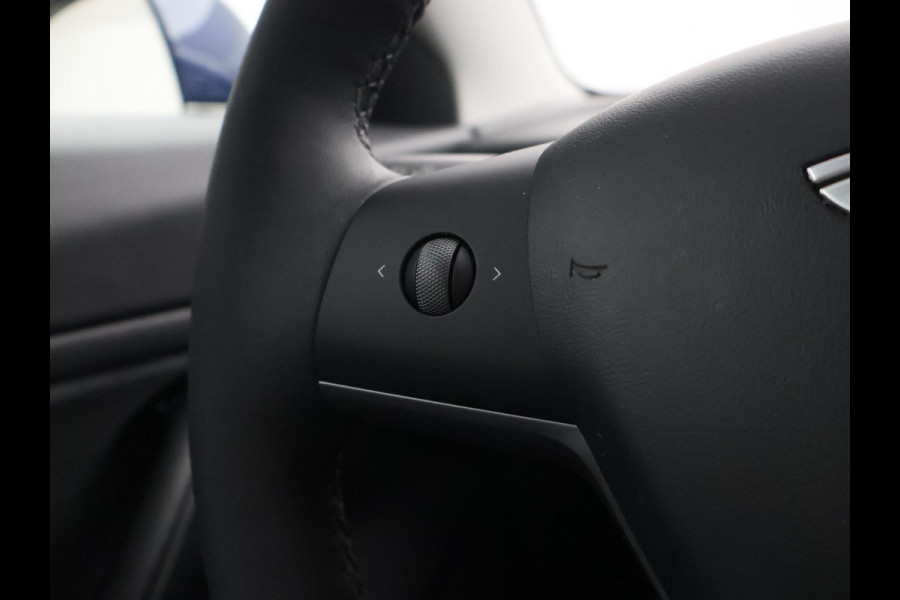 Tesla Model 3 LONG RANGE AWD 75 kWh + TREKHAAK AFNEEMBAAR | PANORAMA | ZWART LEDER | STOELVERW. V+A