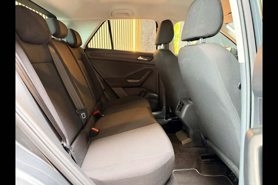 Volkswagen T-Roc 1.5 TSI Sport |AUTOMAAT|ACC|STOELVERWARMING|LANE ASSIST|CARPLAY|PDC|APK|18 INCH|150PK|