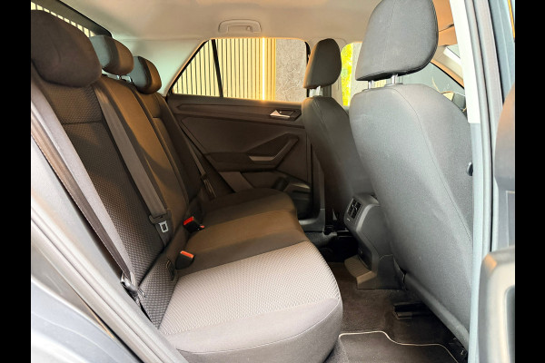 Volkswagen T-Roc 1.5 TSI Sport |AUTOMAAT|ACC|STOELVERWARMING|LANE ASSIST|CARPLAY|PDC|APK|18 INCH|150PK|