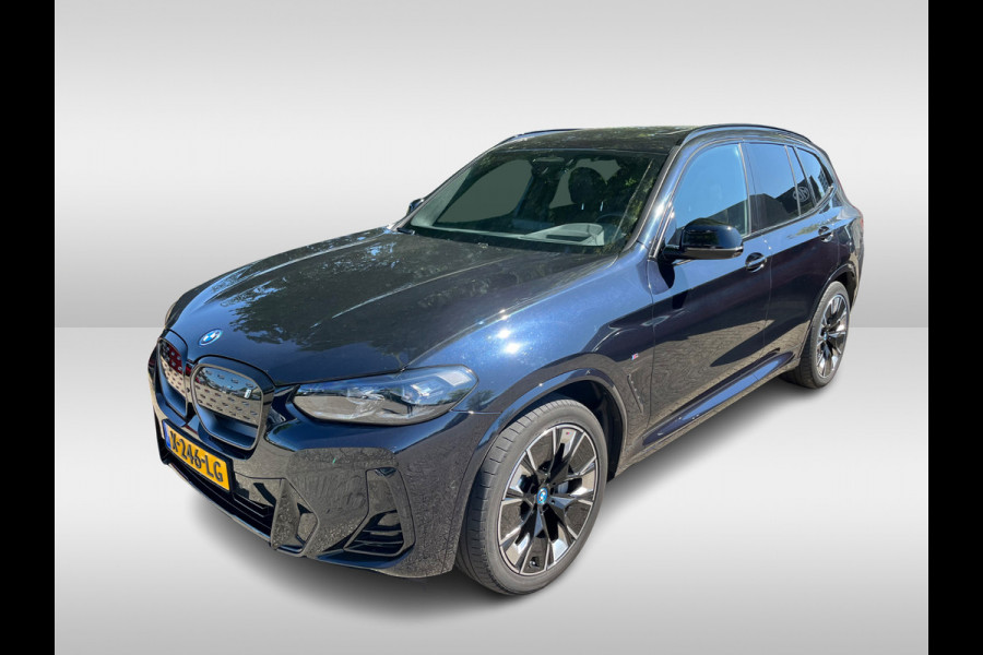 BMW iX3 High Executive 80 kWh / Trekhaak / Panoramadak / 360Camera / Head-up / 20'' / Leder / Harman Kardon / Sfeerverlichting / Dodehoek / DAB / Stuur+Stoelverwarming / ACC