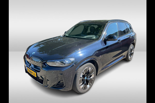 BMW iX3 High Executive 80 kWh / Trekhaak / Panoramadak / 360Camera / Head-up / 20'' / Leder / Harman Kardon / Sfeerverlichting / Dodehoek / DAB / Stuur+Stoelverwarming / ACC