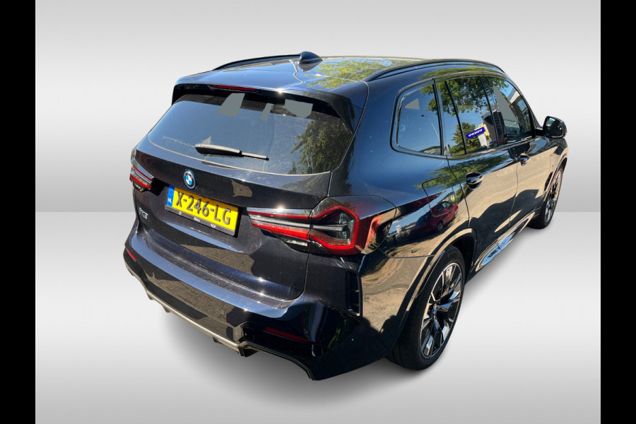 BMW iX3 High Executive 80 kWh / Trekhaak / Panoramadak / 360Camera / Head-up / 20'' / Leder / Harman Kardon / Sfeerverlichting / Dodehoek / DAB / Stuur+Stoelverwarming / ACC