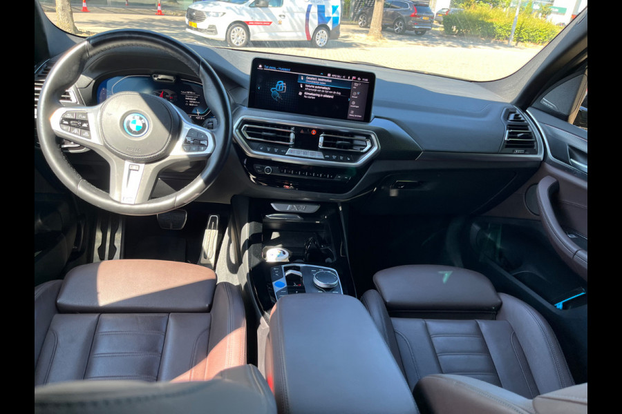 BMW iX3 High Executive 80 kWh / Trekhaak / Panoramadak / 360Camera / Head-up / 20'' / Leder / Harman Kardon / Sfeerverlichting / Dodehoek / DAB / Stuur+Stoelverwarming / ACC
