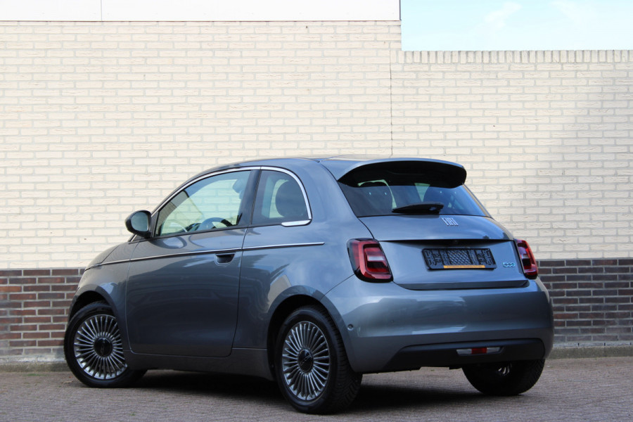 Fiat 500 Icon 42 kWh | Camera | BLIS | Stoelverwarming | Carplay