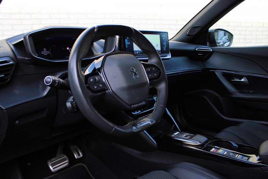 Peugeot e-2008 EV GT 50 kWh | Camera | Navigatie | BLIS | Carplay | Stoelverwarming