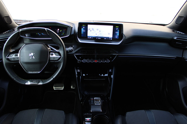 Peugeot e-2008 EV GT 50 kWh | Camera | Navigatie | BLIS | Carplay | Stoelverwarming