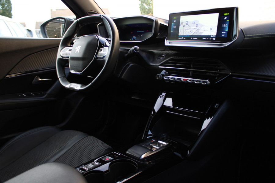 Peugeot e-2008 EV GT 50 kWh | Camera | Navigatie | BLIS | Carplay | Stoelverwarming