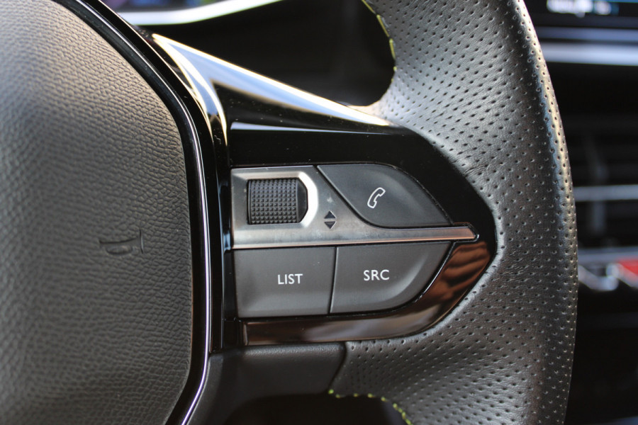 Peugeot e-2008 EV GT 50 kWh | Camera | Navigatie | BLIS | Carplay | Stoelverwarming