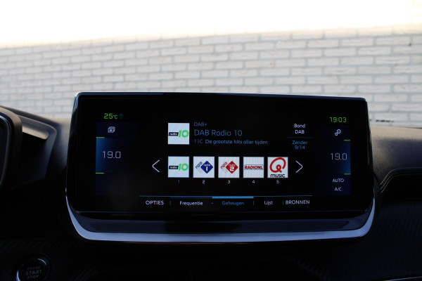 Peugeot e-2008 EV GT 50 kWh | Camera | Navigatie | BLIS | Carplay | Stoelverwarming