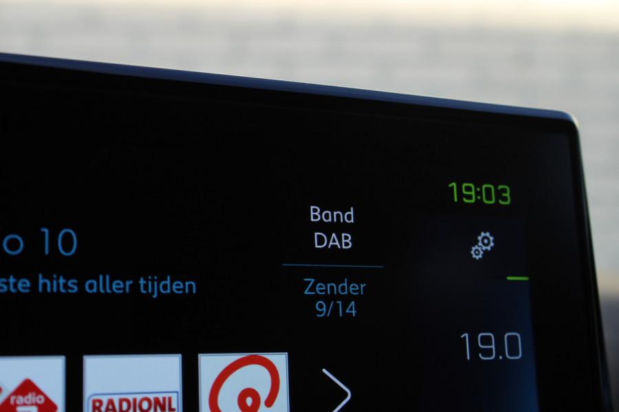 Peugeot e-2008 EV GT 50 kWh | Camera | Navigatie | BLIS | Carplay | Stoelverwarming